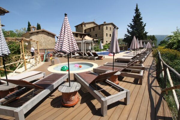 Pavimentazione piscina - Borgo Castello Panicaglia