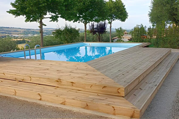 Piscina tra le colline di Recanati (MC)